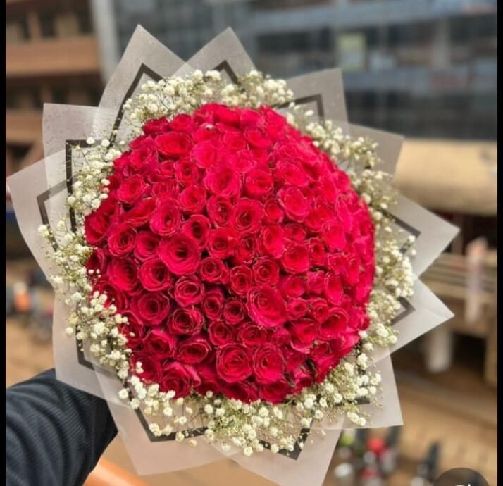 100 Stems Roses with Baby’s Breath
